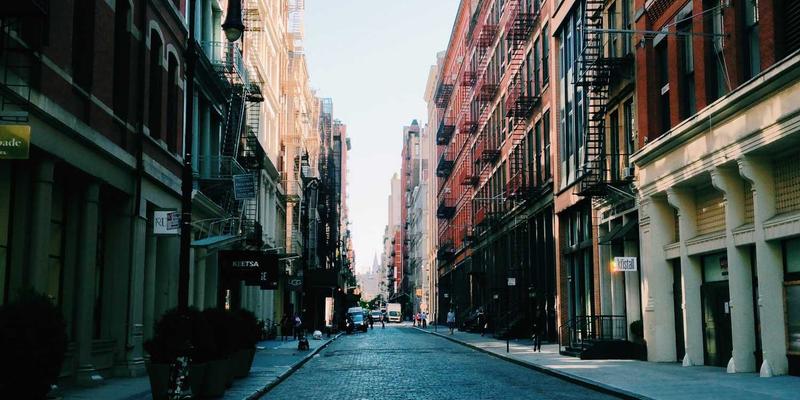 阿联酋税制全解析：在迪拜及阿联酋生活与经商必知的增值税、企业所得税与免税区政策